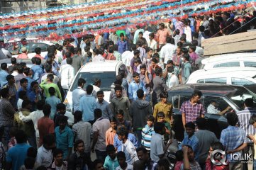 Yevadu Hungama at Sandhya Theatre
